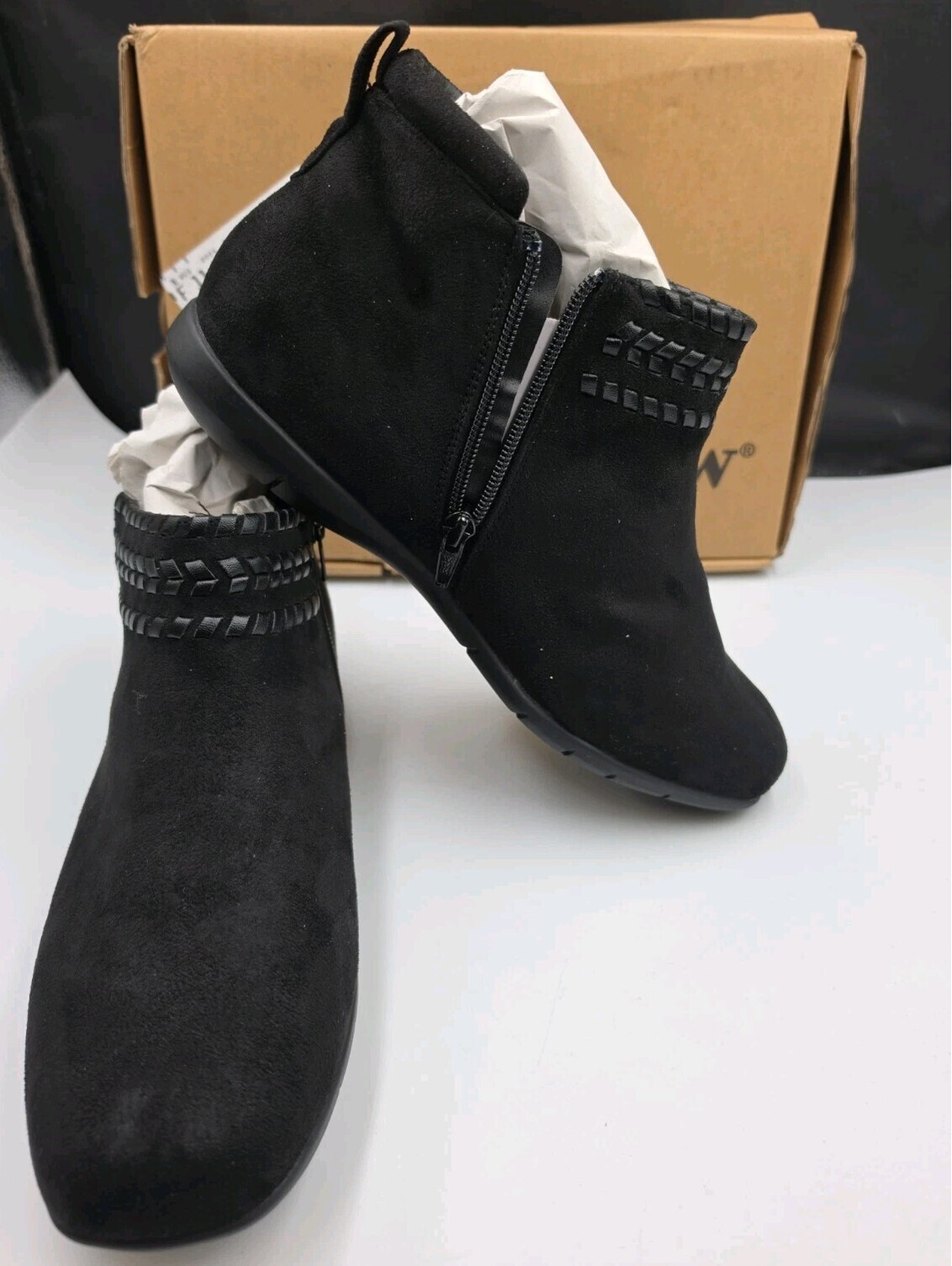 Comfortview Women's The Farren Bootie New In Box Size 10